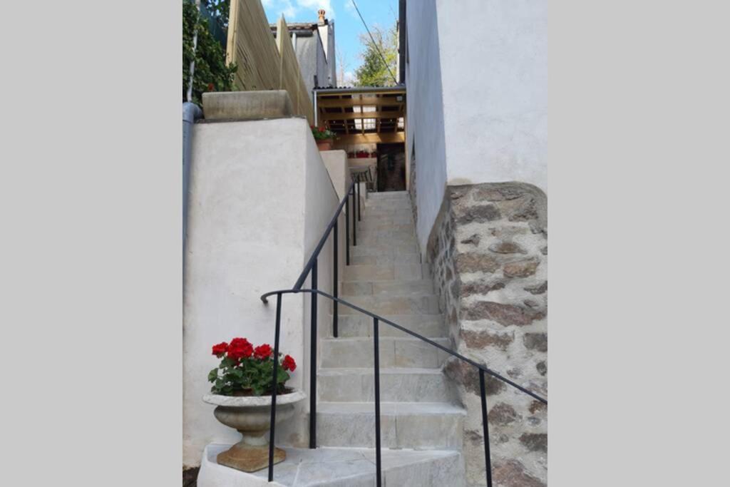 La Petite Maison Dans La Vallee Avallon Exteriör bild